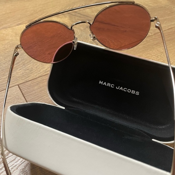 Authentic 
Marc Jacobs Pink Round Sunglasses with Metallic Frame main image 7
